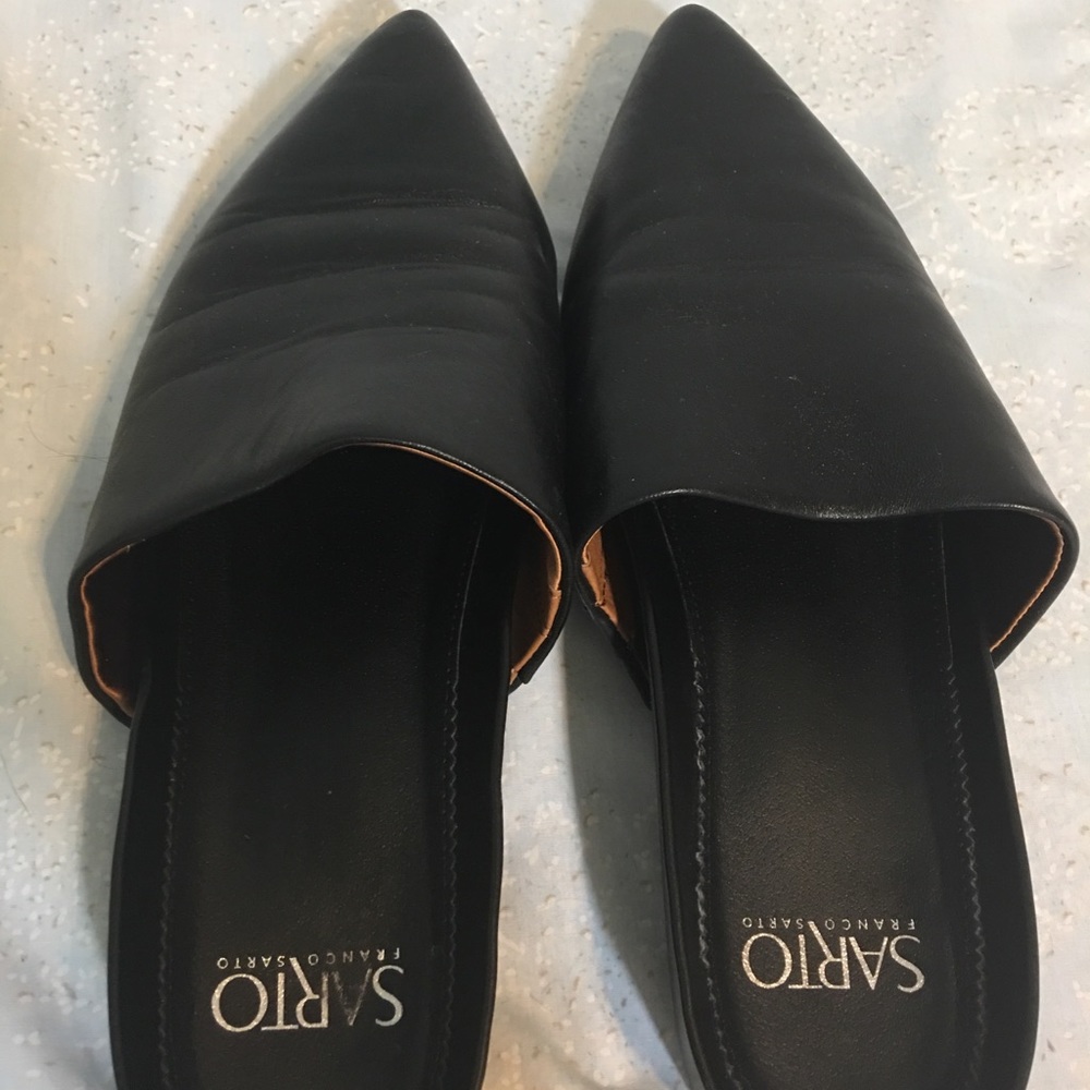 Franco Sarto black, pointed-toe mules!